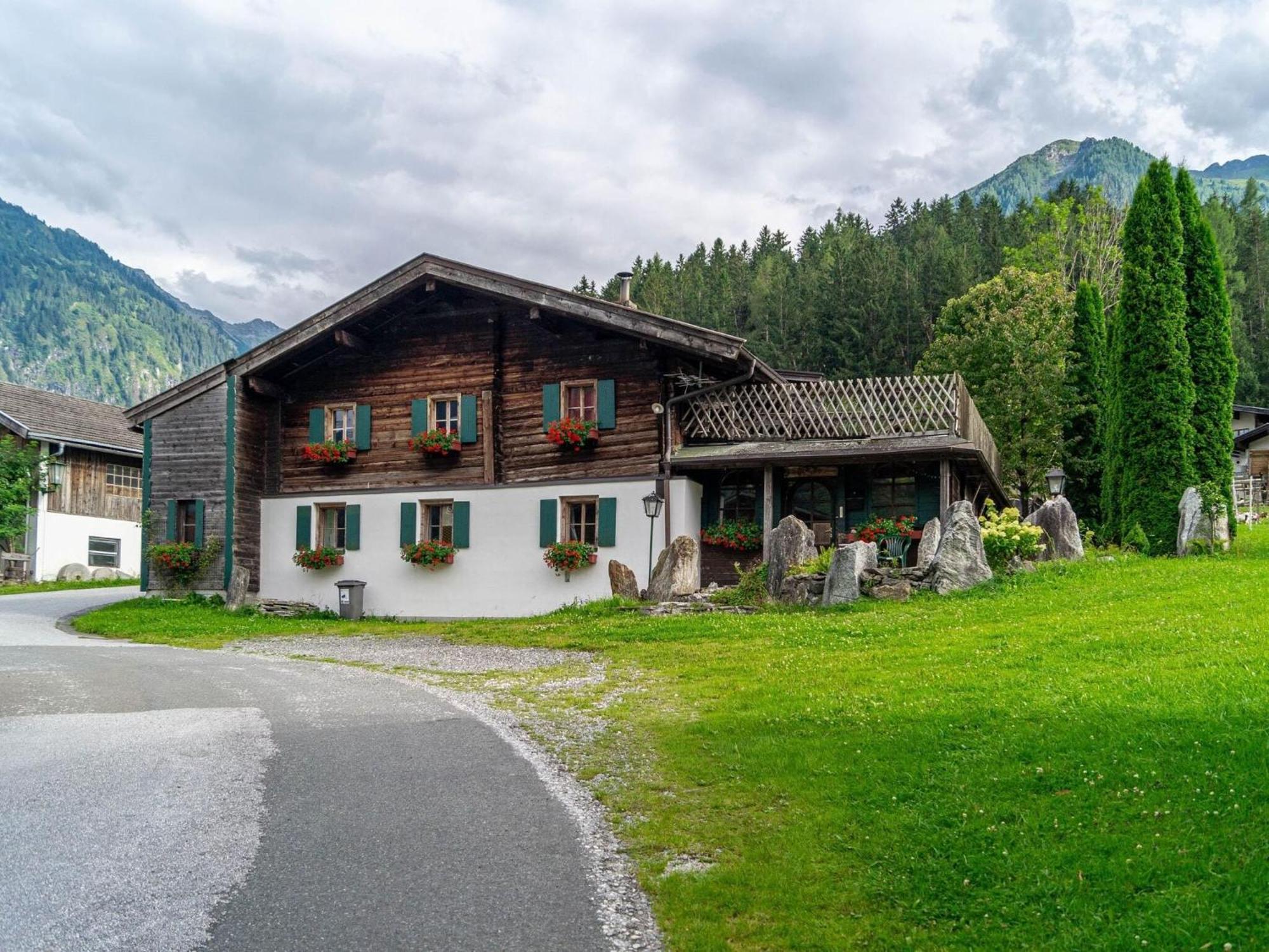 Rustic Farmhouse With Sauna In Bramberg Villa Neukirchen am Grossvenediger Exterior photo