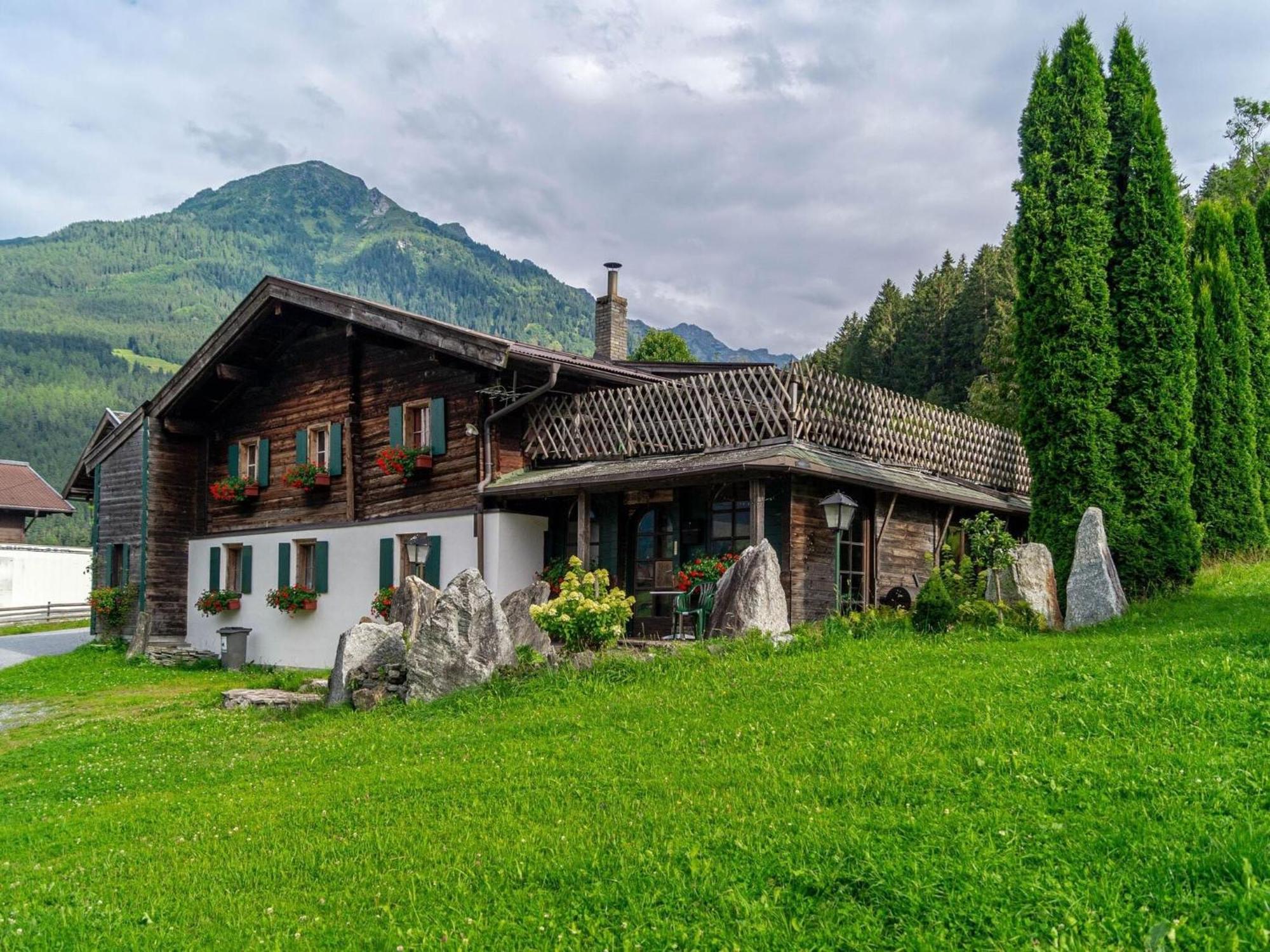 Rustic Farmhouse With Sauna In Bramberg Villa Neukirchen am Grossvenediger Exterior photo